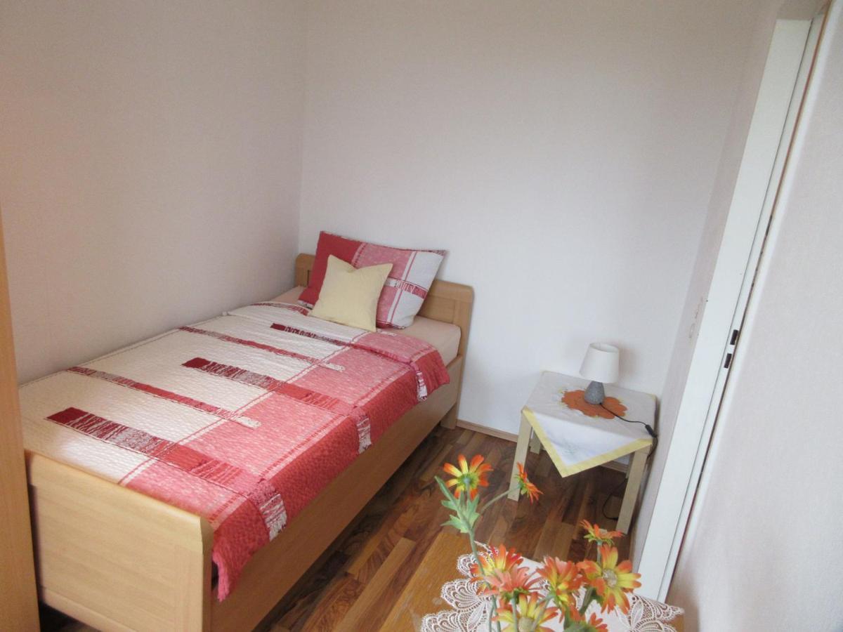 Private Apartment Near Fair Ground Хановер Екстериор снимка
